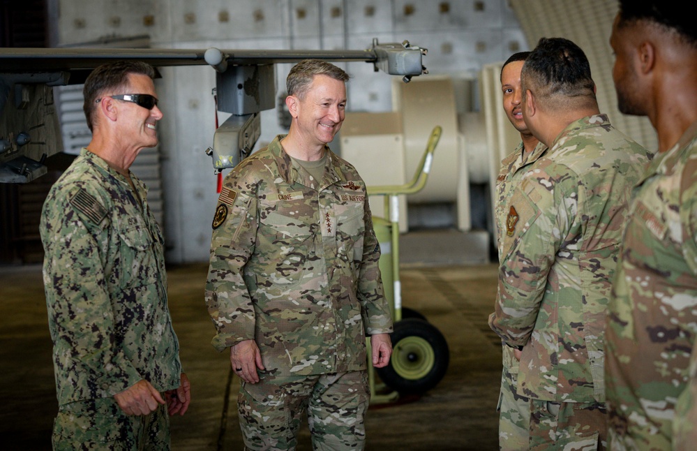 CJCS Meets with Service Members
