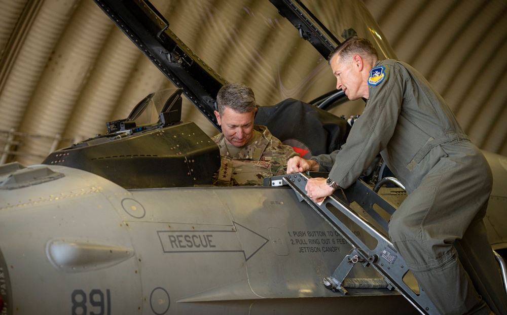 CJCS Meets with Service Members