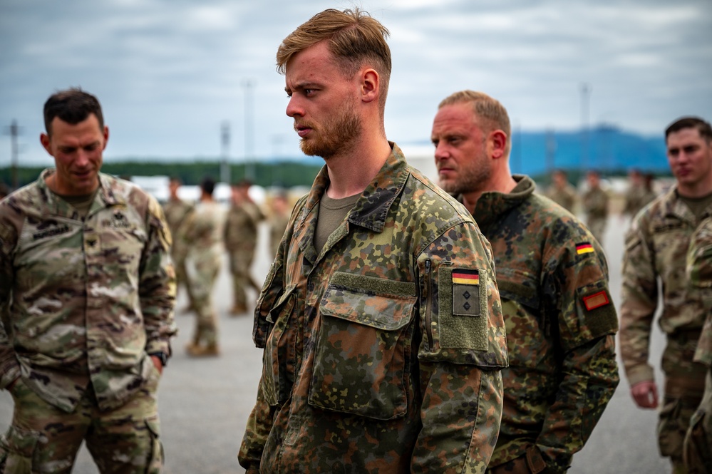 U.S. Soldiers depart in support of exercise Talisman Sabre
