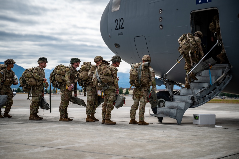 U.S. Soldiers depart in support of exercise Talisman Sabre