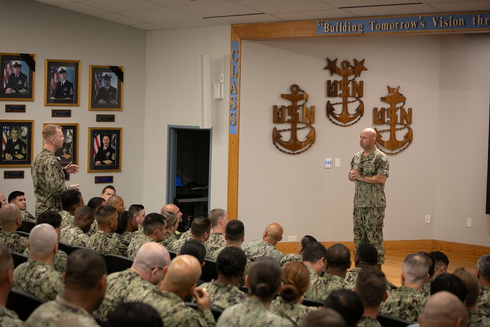 VCNO Visits Sailors in Naval Station Newport