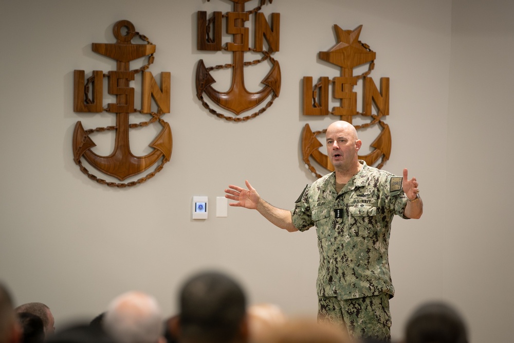 VCNO Visits Sailors in Naval Station Newport