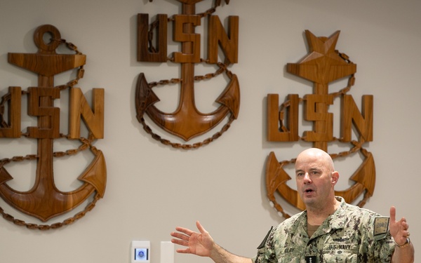 VCNO Visits Sailors in Naval Station Newport