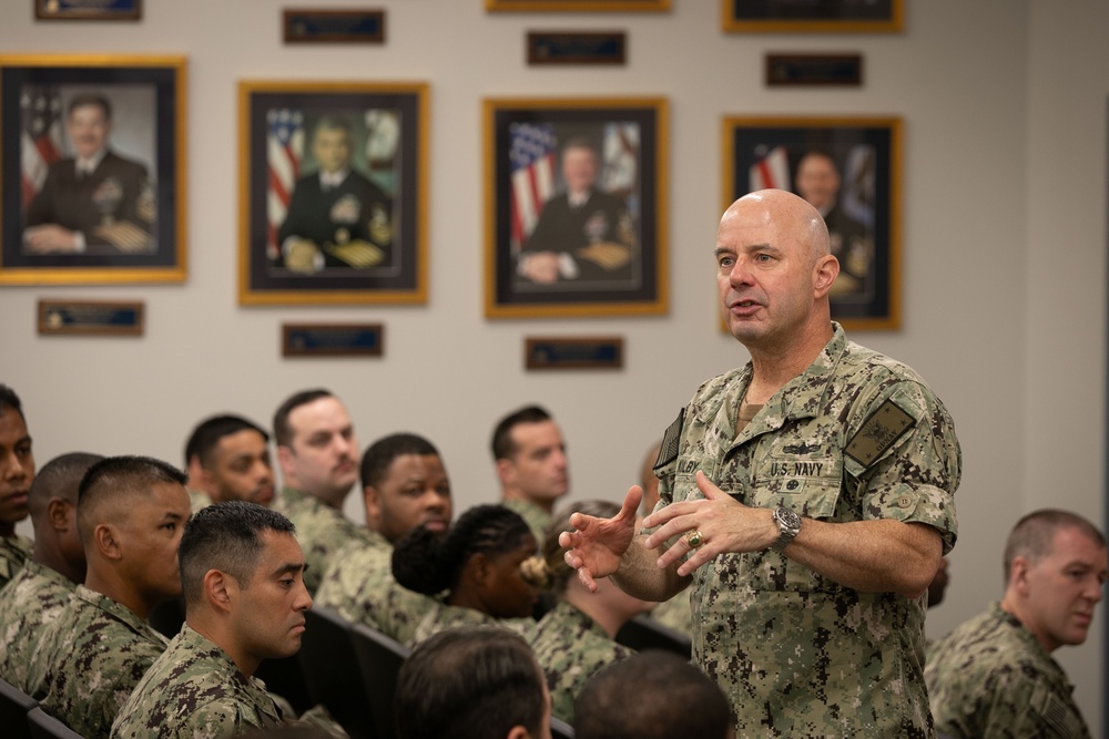 VCNO Visits Sailors in Naval Station Newport