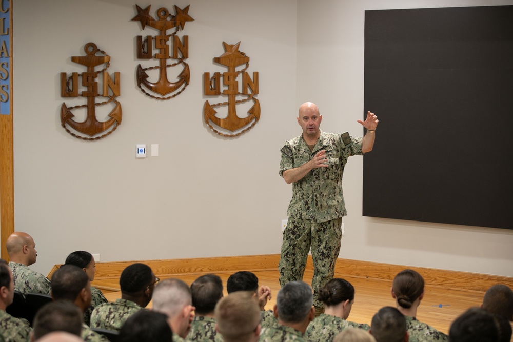VCNO Visits Sailors in Naval Station Newport