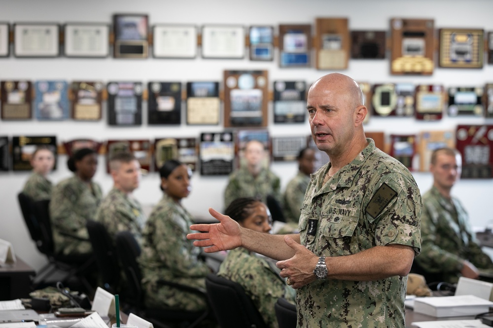 VCNO Visits Sailors in Naval Station Newport