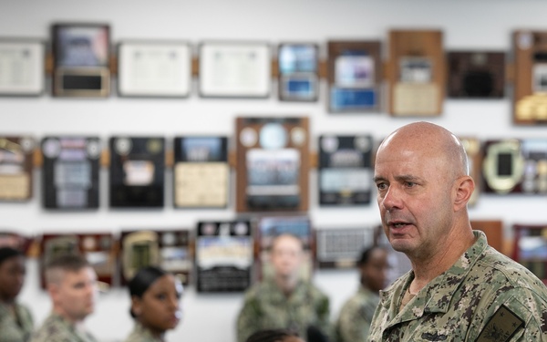 VCNO Visits Sailors in Naval Station Newport