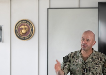 VCNO Visits Sailors in Naval Station Newport