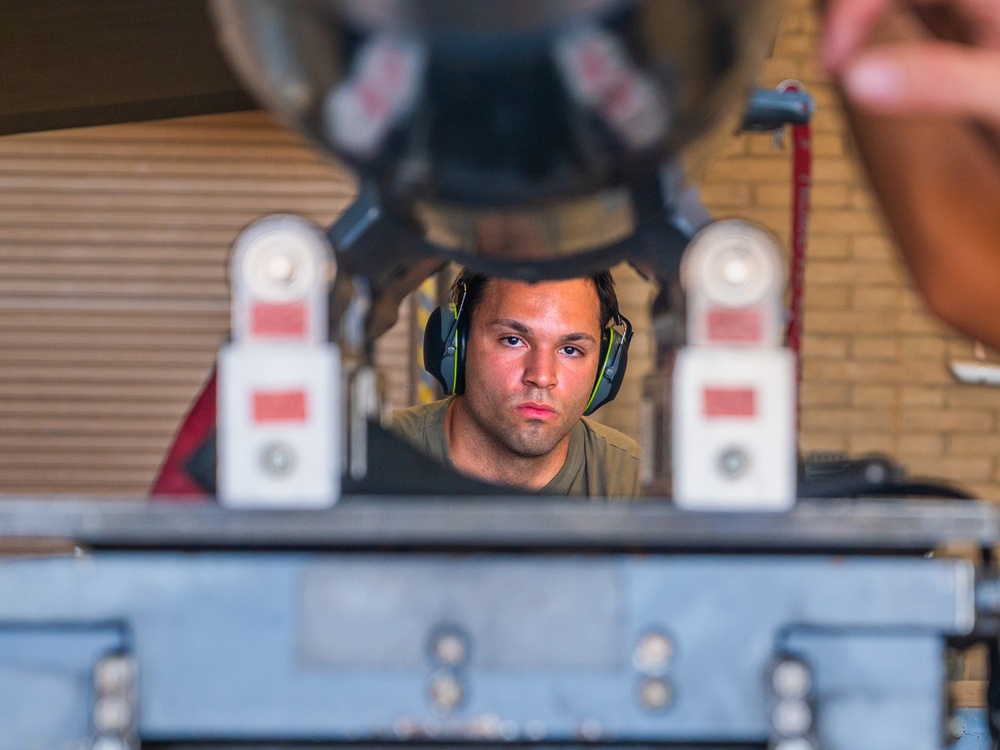 Luke Hosts Quarterly Weapons Load Competition