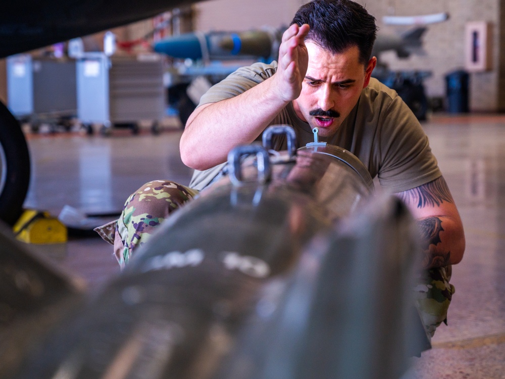Luke Hosts Quarterly Weapons Load Competition