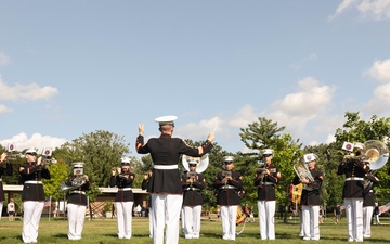 Quantico Marine Band performs for veterans: Chicago Marine Week 2025