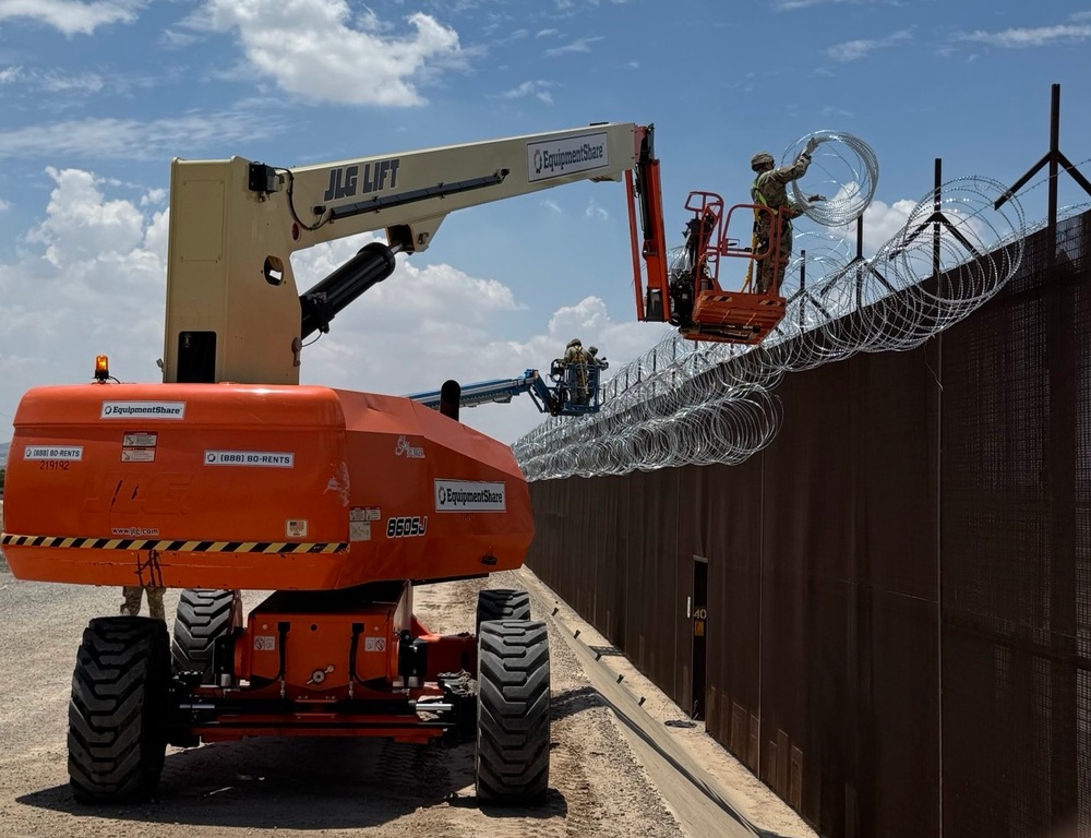 U.S. Army reinforce southern border barrier
