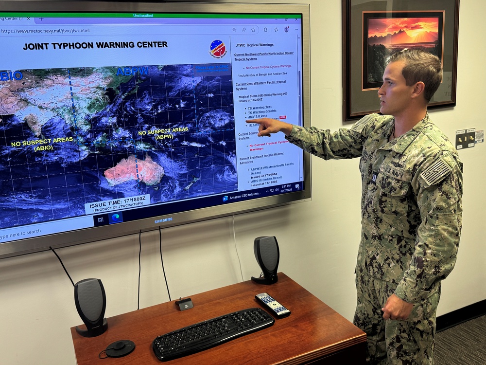 NOAA meteorologist and Navy Personnel Discuss Hurricane Season, Emphasize Disaster Preparation