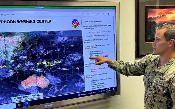 NOAA meteorologist and Navy Personnel Discuss Hurricane Season, Emphasize Disaster Preparation