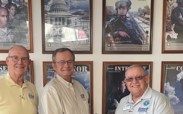 ESGR recognizes two Oregonians with the Volunteer of the Year Award