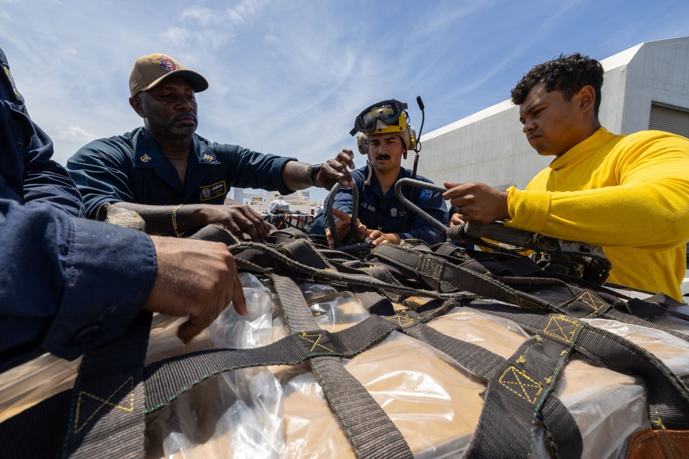 Sailors Onload Medical Site Cargo CP25