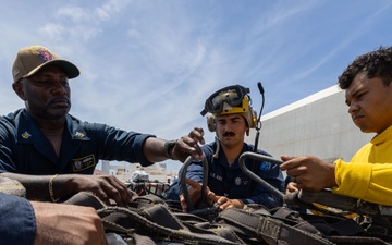 Sailors Onload Medical Site Cargo CP25