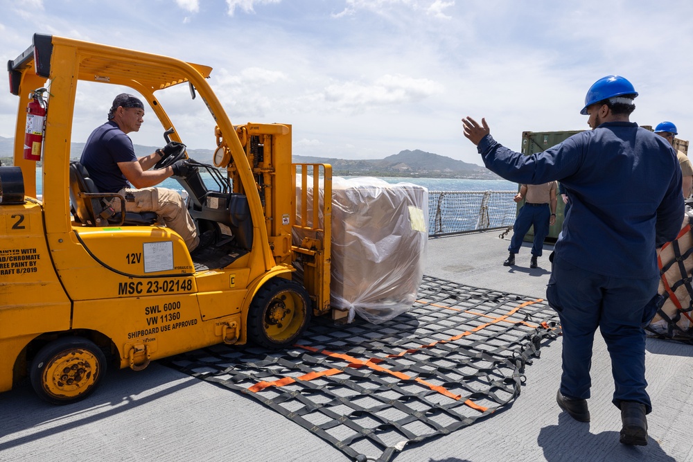 Sailors Onload Medical Site Cargo CP25