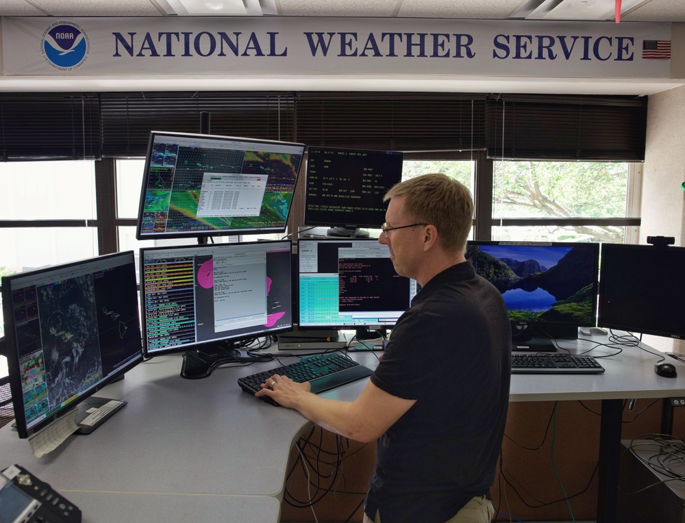 NOAA meteorologist and Navy Personnel Discuss Hurricane Season, Emphasize Disaster Preparation