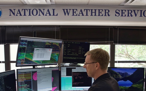 NOAA meteorologist and Navy Personnel Discuss Hurricane Season, Emphasize Disaster Preparation