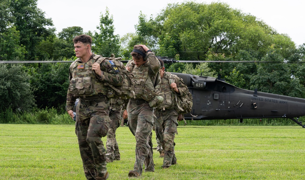 U.S. Army National Guard competitors arrive by helicopter-2025 National Best Warrior