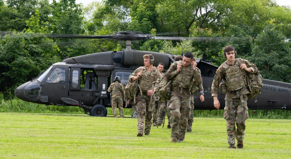U.S. Army National Guard competitors arrive by helicopter-2025 National Best Warrior
