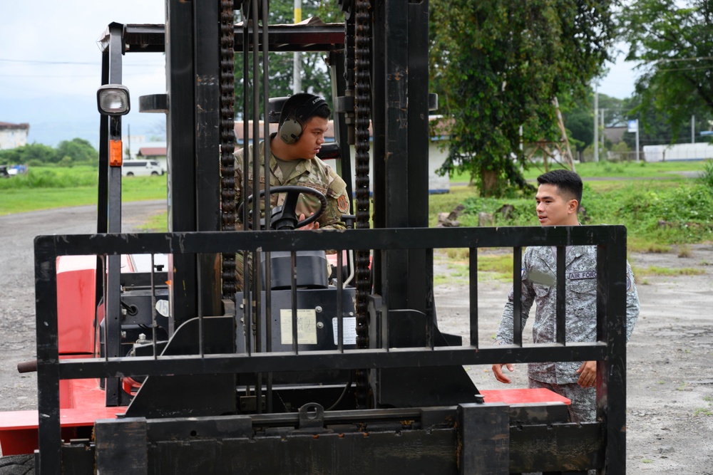 U.S. and Philippine Air Forces share materiel management expertise at Cope Thunder 25-2