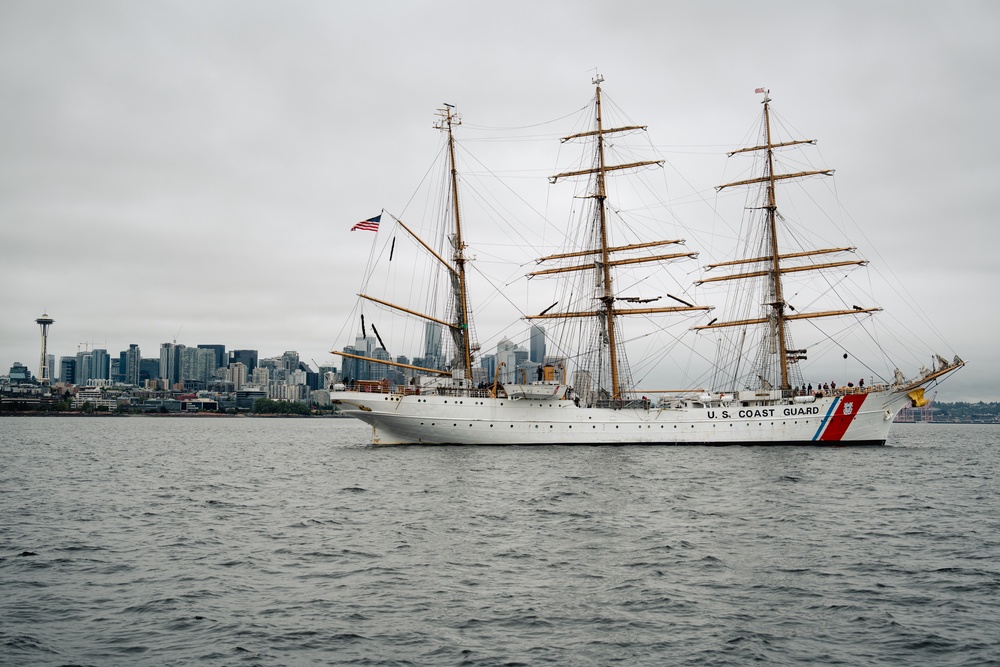 Seattle Welcomes CGC Eagle 2025