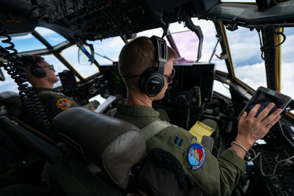 The U.S. Air Force delivers fuel to U.S. Marines