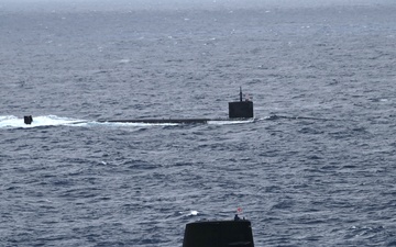 USS Santa Fe (SSN 763) and JMSDF submarine conduct a bilateral exercise