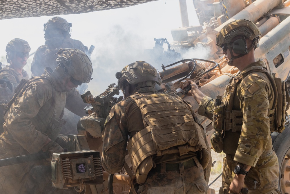 Talisman Sabre 25: 3rd Bn., 11th Marines, MRF-D 25.3, and 103 Battery, 8/12th Regiment conduct Bilateral Gunline Fire with M777 Howitzers