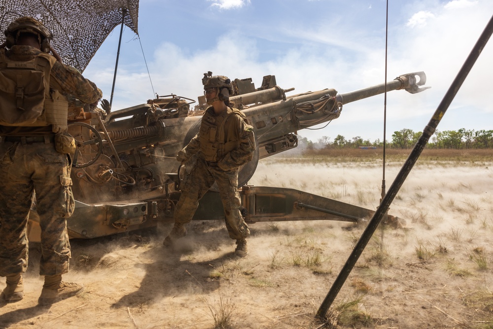 Talisman Sabre 25: 3rd Bn., 11th Marines, MRF-D 25.3, and 103 Battery, 8/12th Regiment conduct Bilateral Gunline Fire with M777 Howitzers