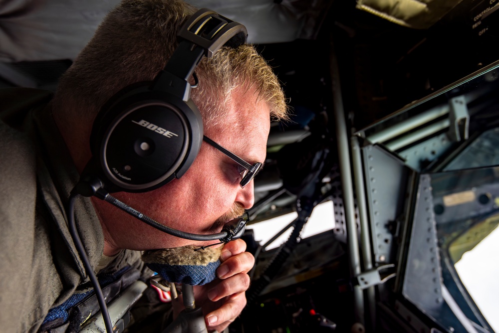 REFORPAC 25: KC-135 refuels F-16s