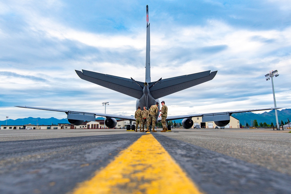 REFORPAC 25: KC-135 pre-flight in Alaska