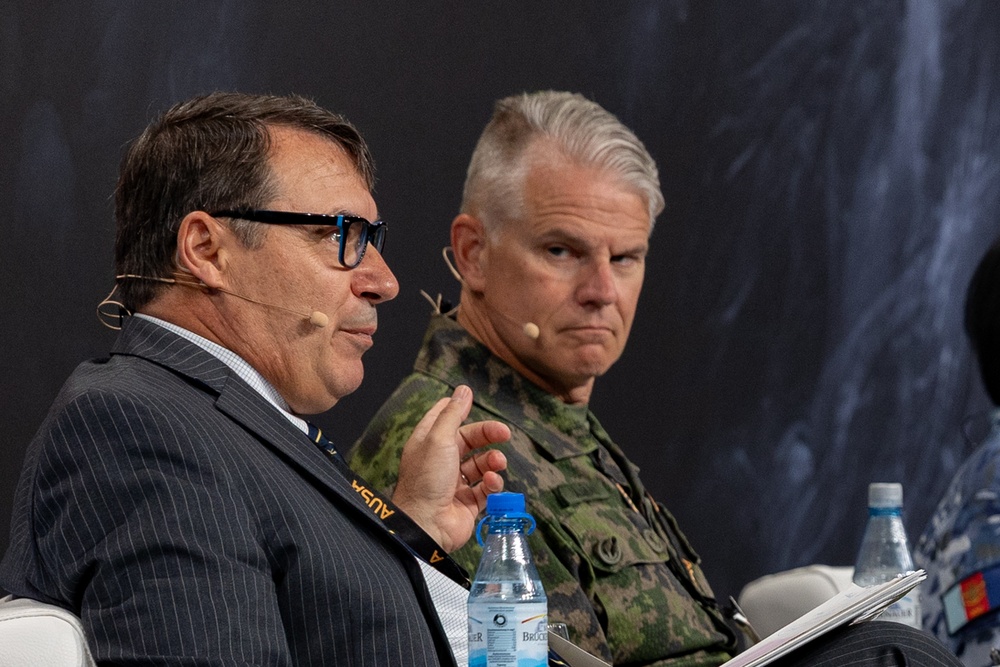 LANDEURO: World War Next Panel