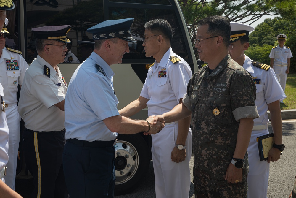U.S. And Japanese Generals Tribute to Fallen Korean Sailors