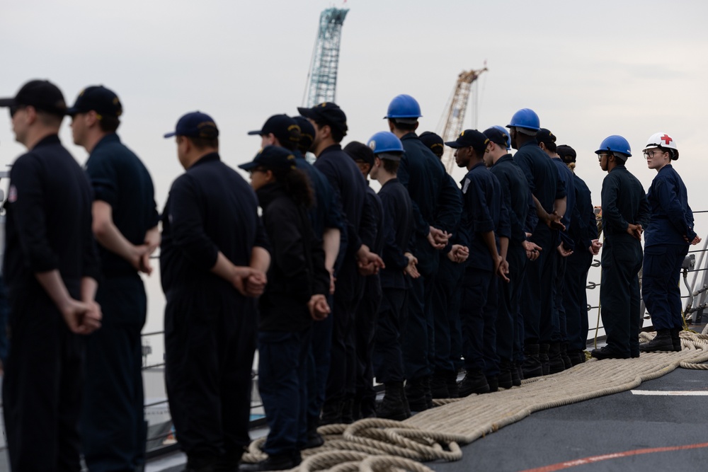 USS Curtis Wilbur (DDG 54) Arrives In Singapore