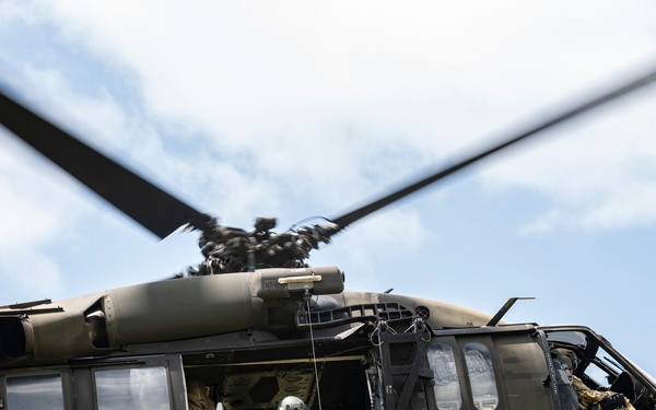 JTF-Bravo support Panamanian K-9 handler hoist operations during PANAMAX-Alpha PH I