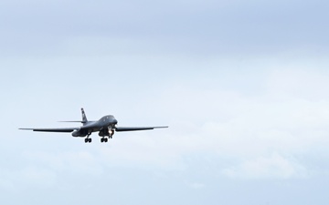 U.S. Air Force B-1B Lancer arrives at RAF Fairford to support RIAT 2025