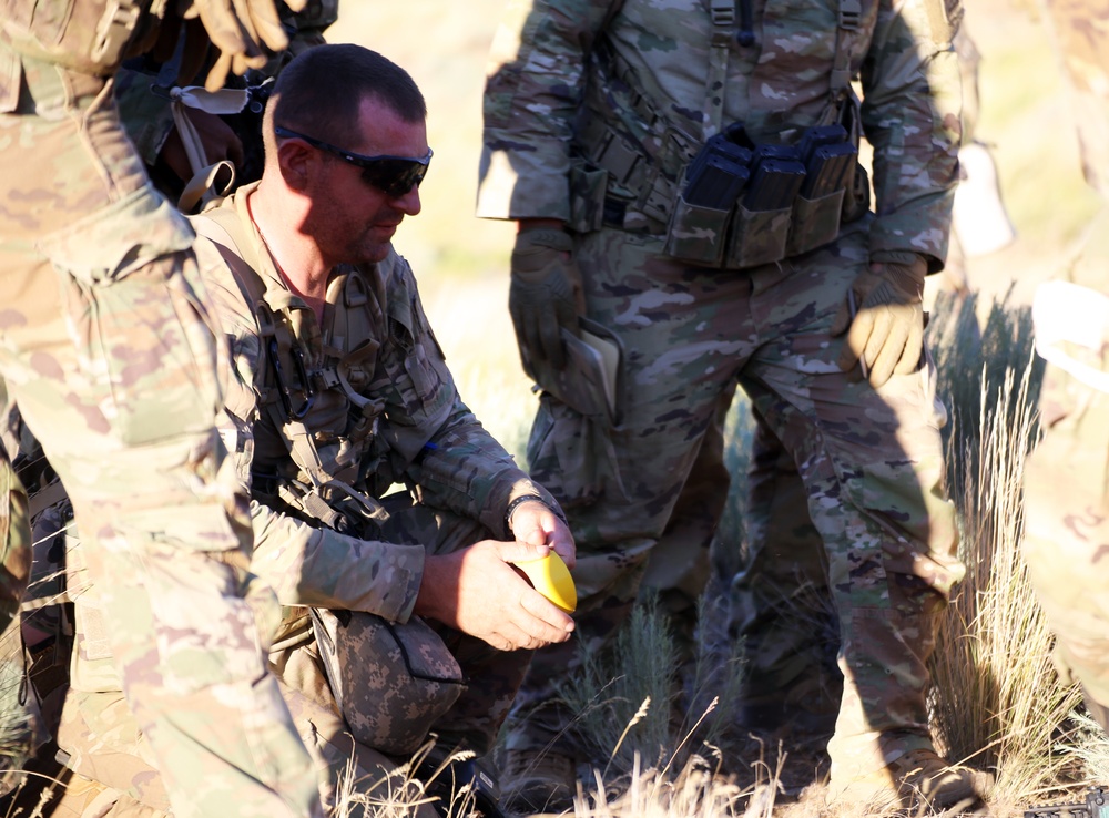 Engineers Construct a Defensive Position During Raven Focus