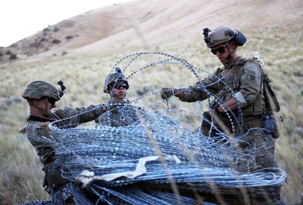 Engineers Construct a Defensive Position During Raven Focus