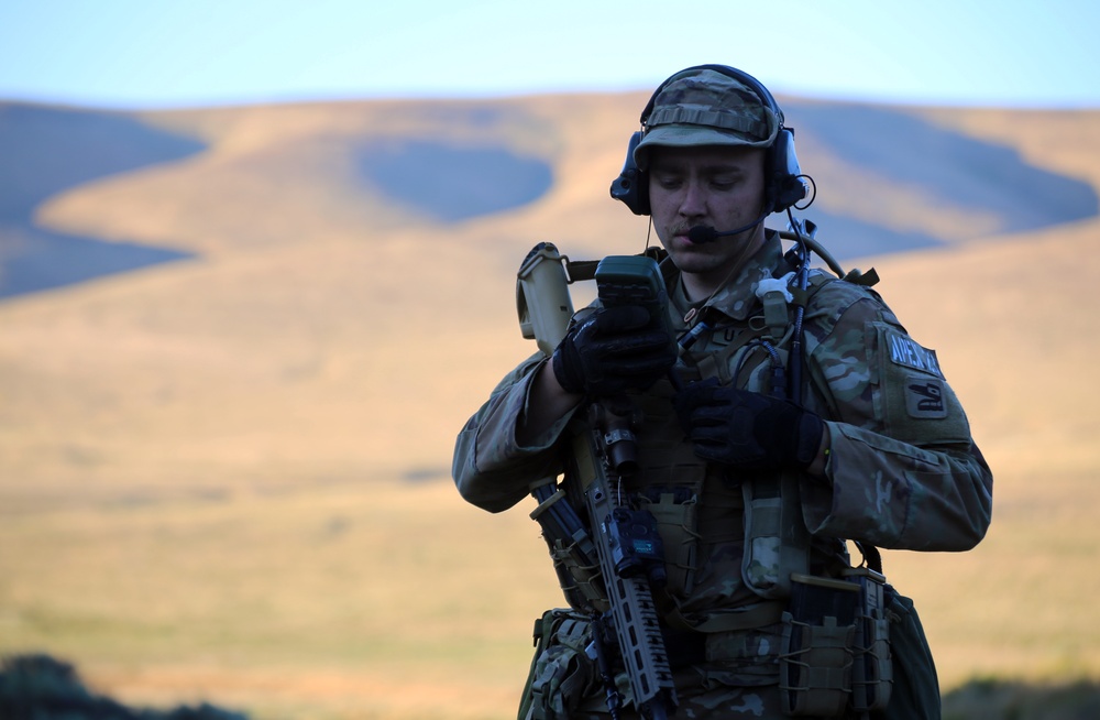 Engineers Construct a Defensive Position During Raven Focus