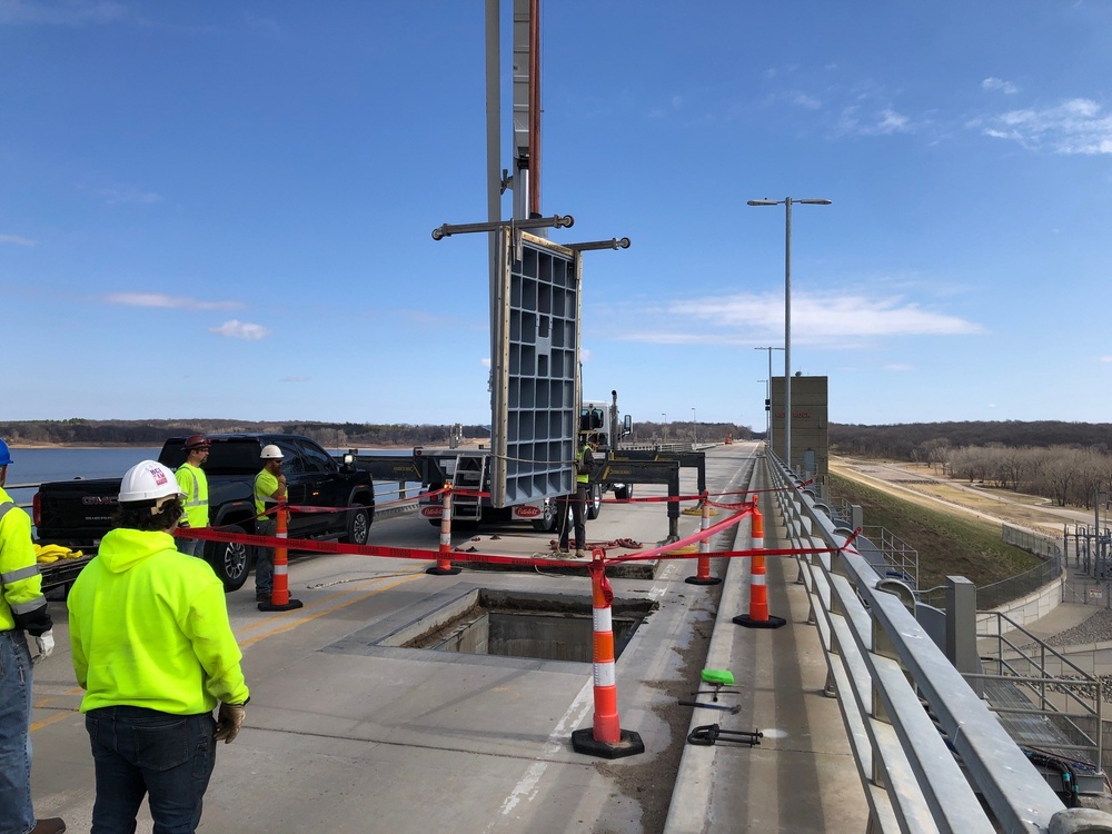 Red Rock Dam Undergoing  Critical Gate Rehabilitation