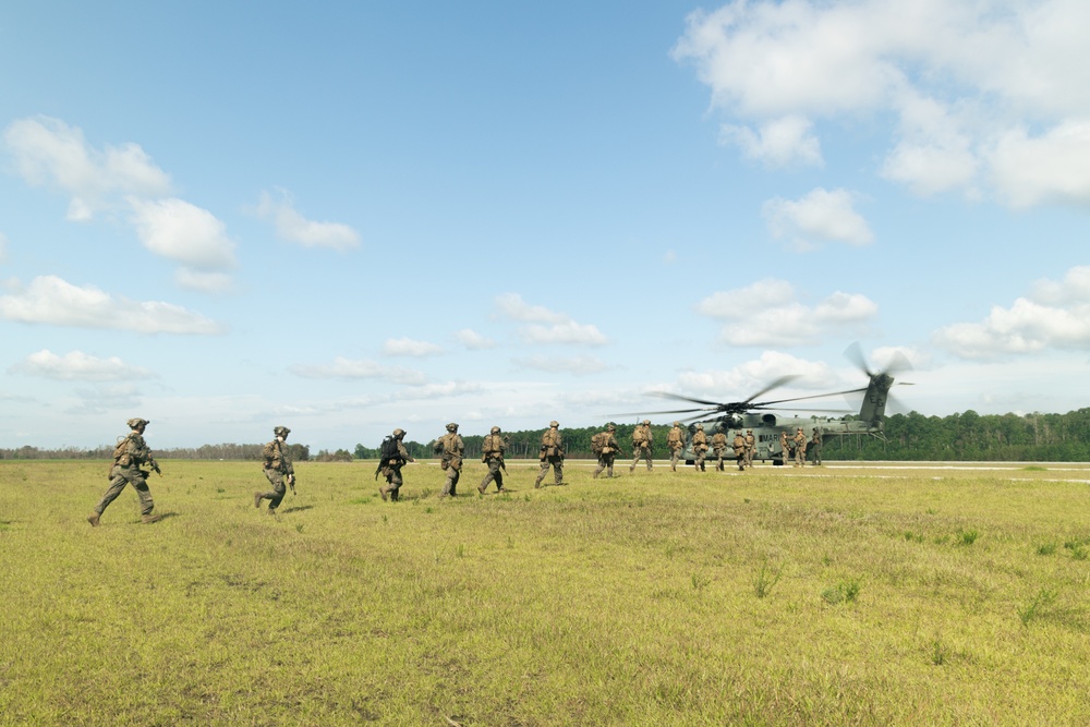 22nd MEU(SOC) | Lima Co. Amphibious Assault During COMPTUEX