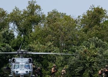 U.S. Navy SEALs, HSC-7, HSC-28 Conduct Cast and Recovery and Helo Familiarization Training