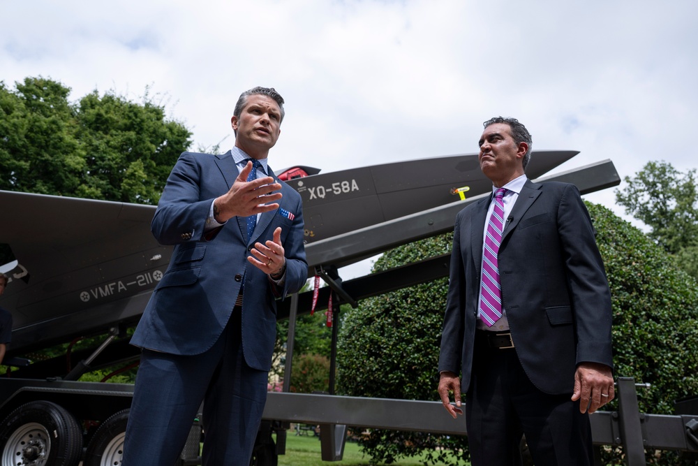 SD, USD(R&amp;E) Tour Multi-Domain Autonomous Displays at Pentagon
