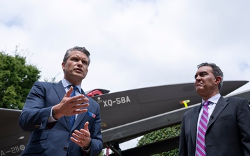 SD, USD(R&amp;E) Tour Multi-Domain Autonomous Displays at Pentagon