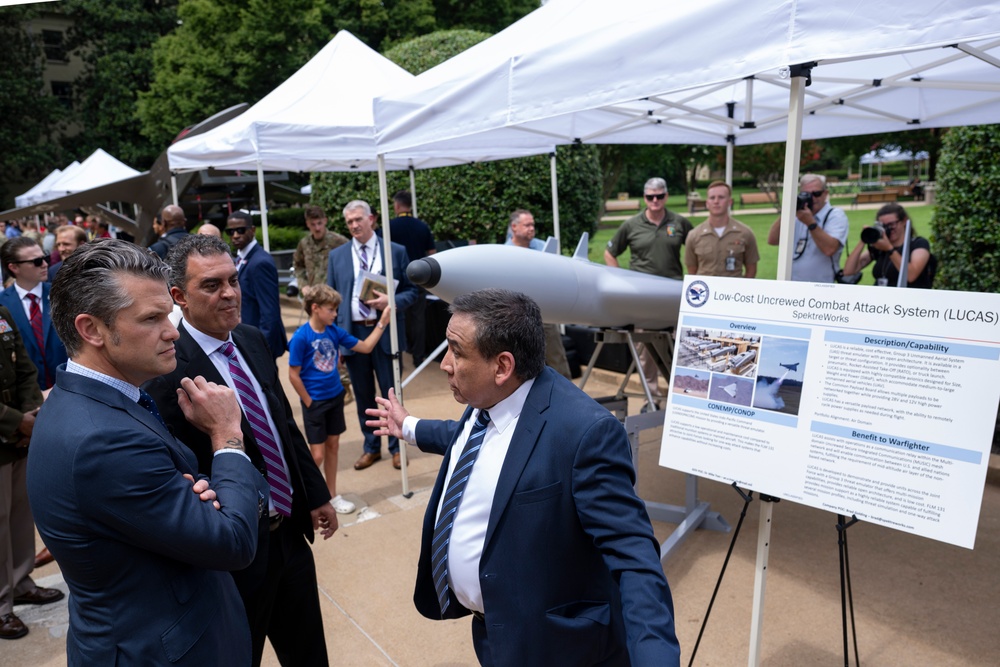 SD, USD(R&amp;E) Tour Multi-Domain Autonomous Displays at Pentagon