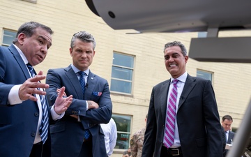 SD, USD(R&amp;E) Tour Multi-Domain Autonomous Displays at Pentagon