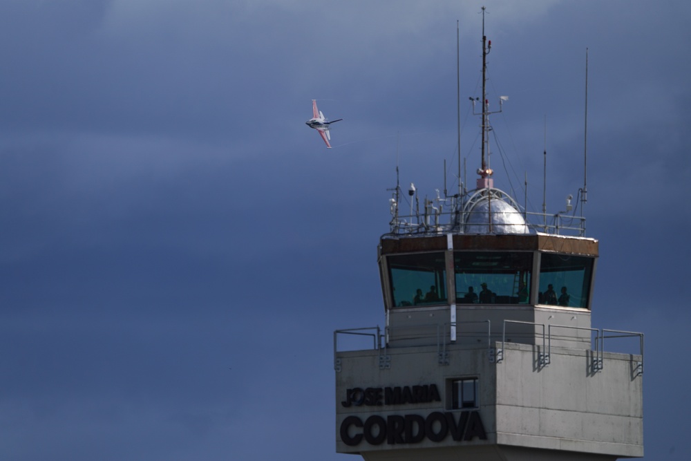 F-16 Viper Demonstration Team performs at F-AIR Colombia 2025